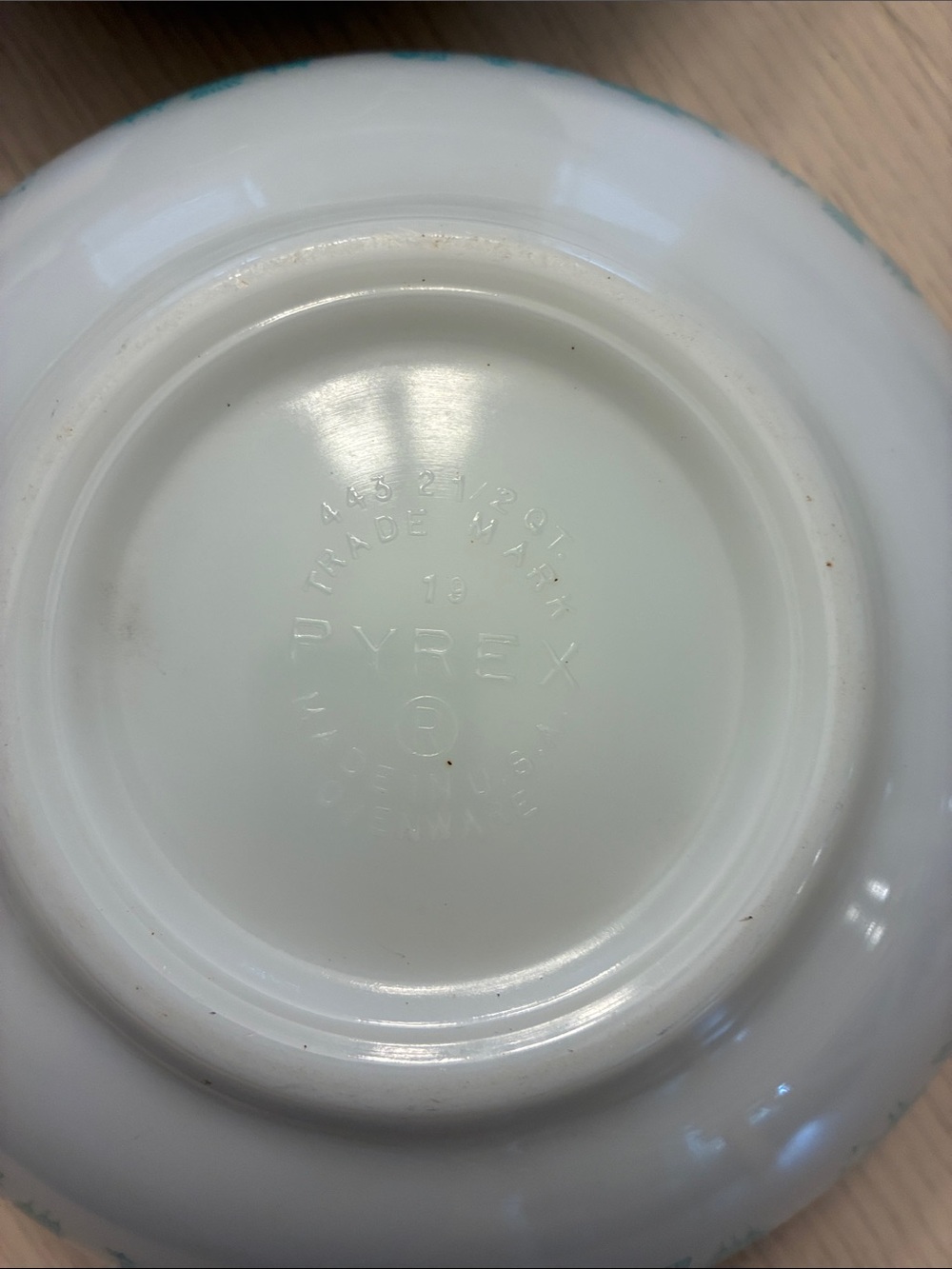 4-Piece Vintage Pyrex Cinderella bowls/Green and one Med Amish Butterprint - Picture 11 of 13